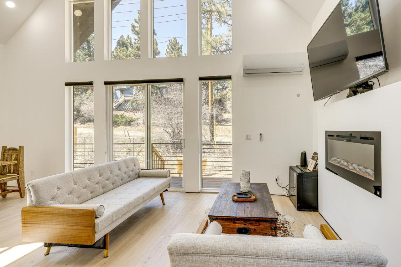 Modern Cabin with Hot Tub 5 Mi to Big Bear Lake! - B&B