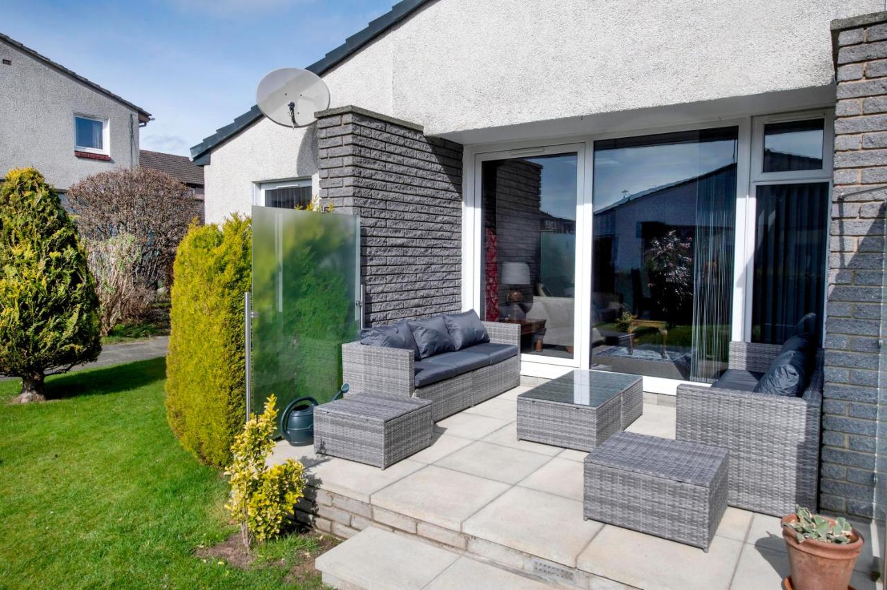 Beautiful attractive house free parking near Airport - B&B