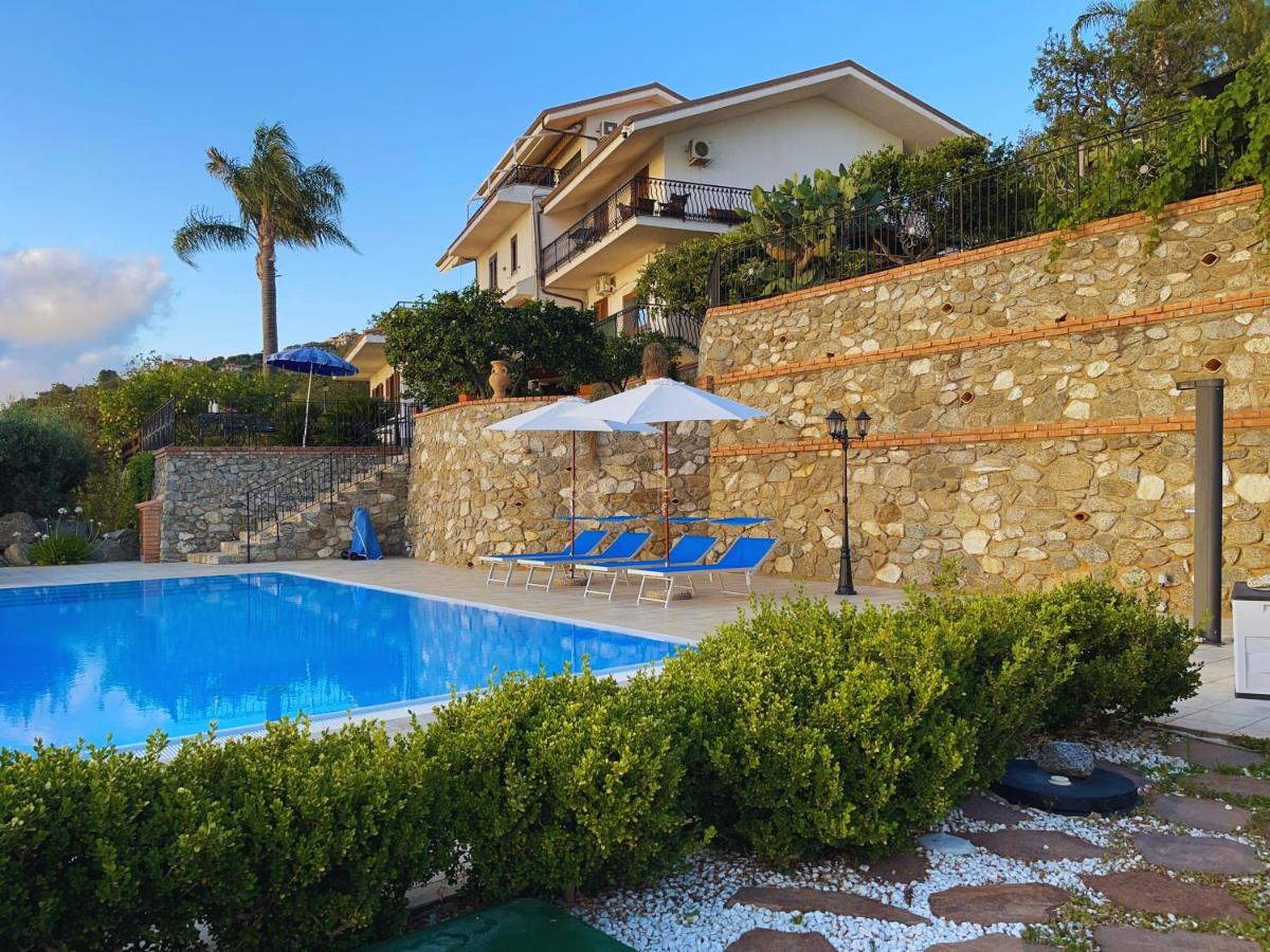 Incredible sea view with free pool - B&B Coccorino