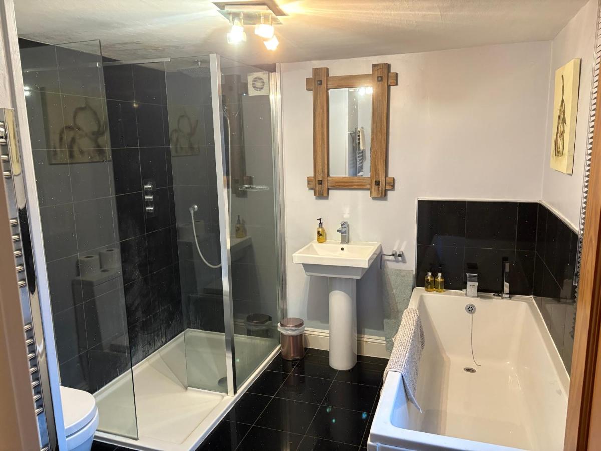 Chambre Lits Jumeaux avec Salle de Bains Commune
