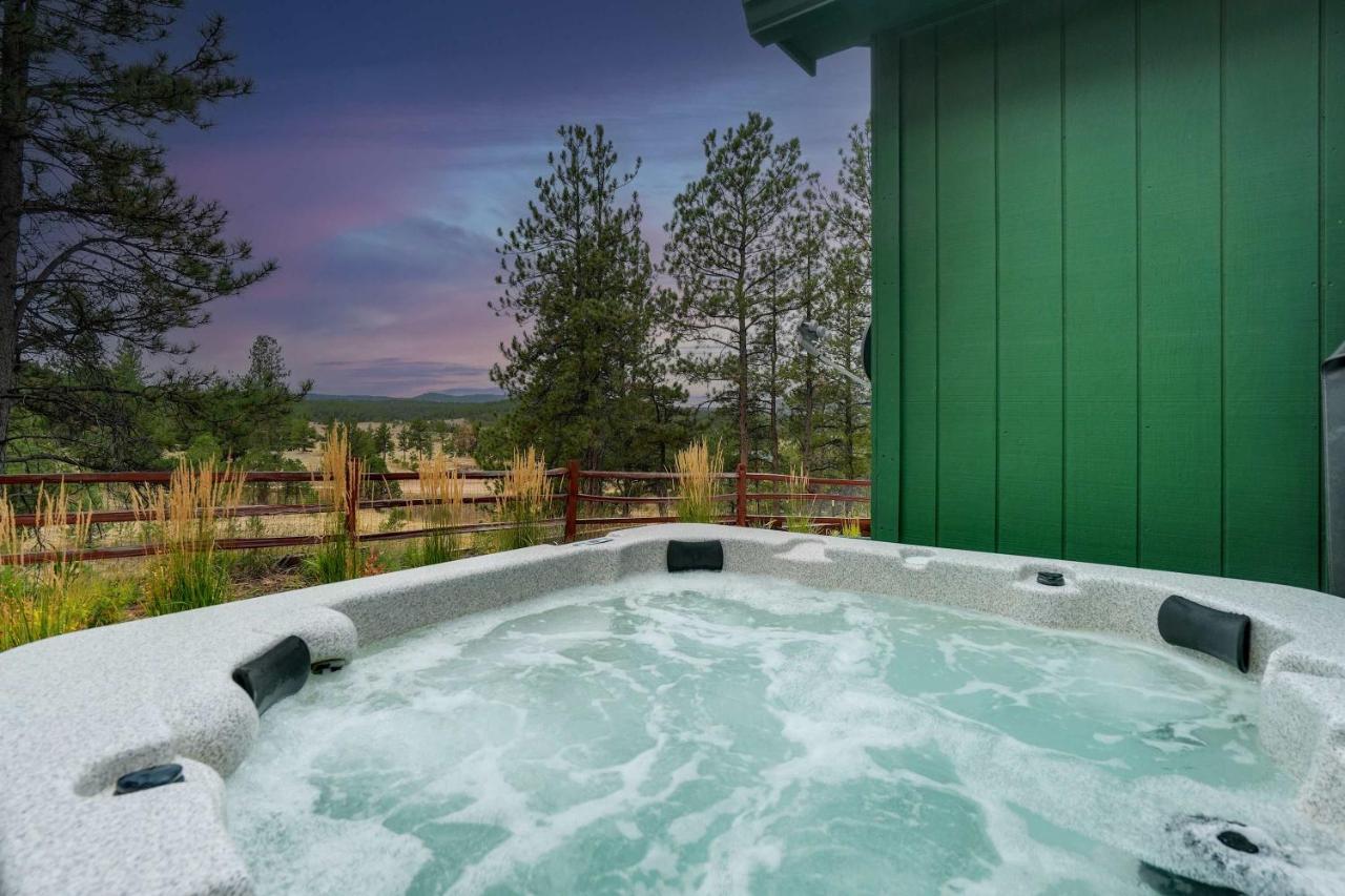 Crystal Retreat Cabin - Hot Tub BBQ Eco Escape - B&B