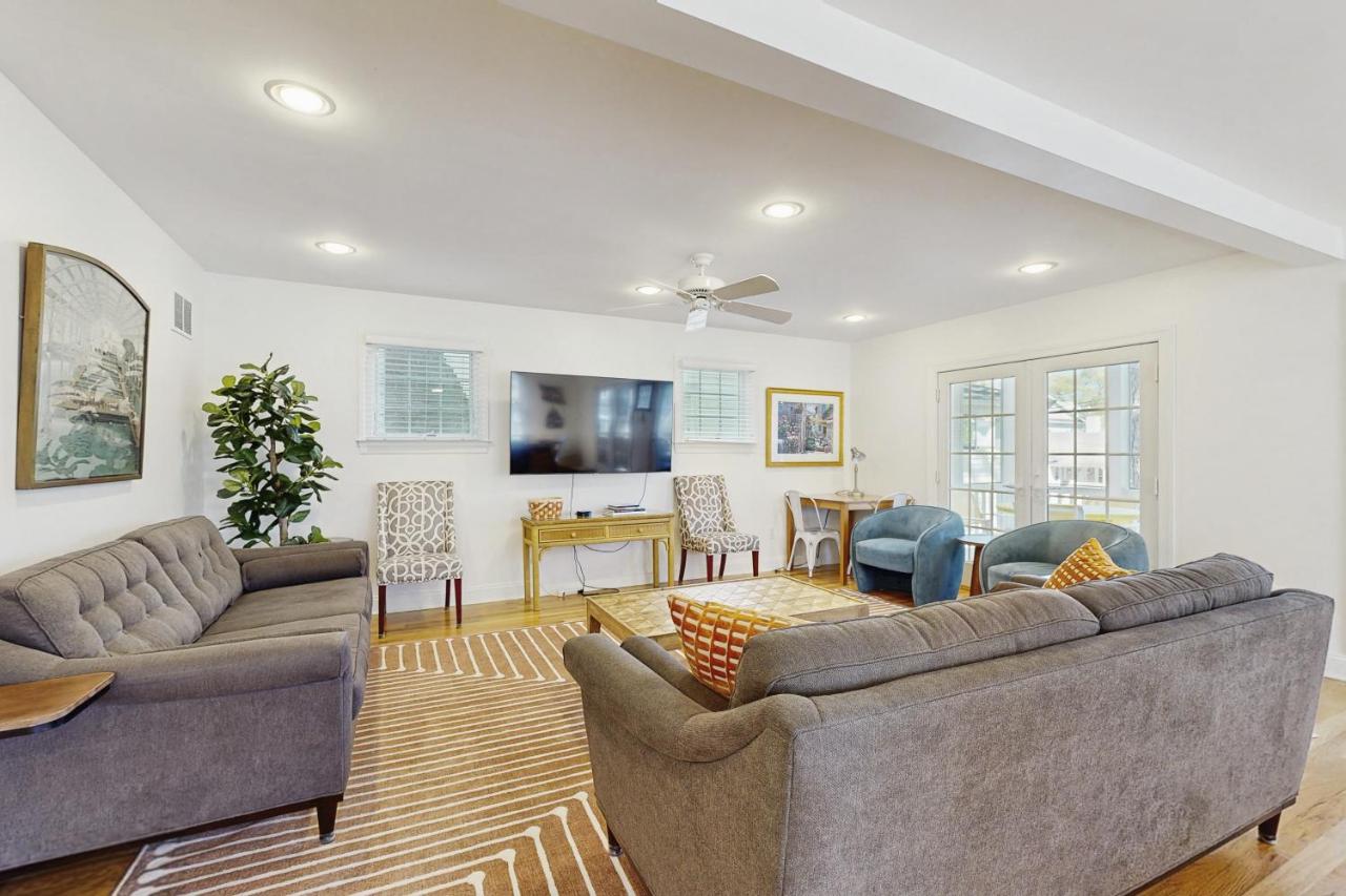 Six Bedroom Holiday Home
