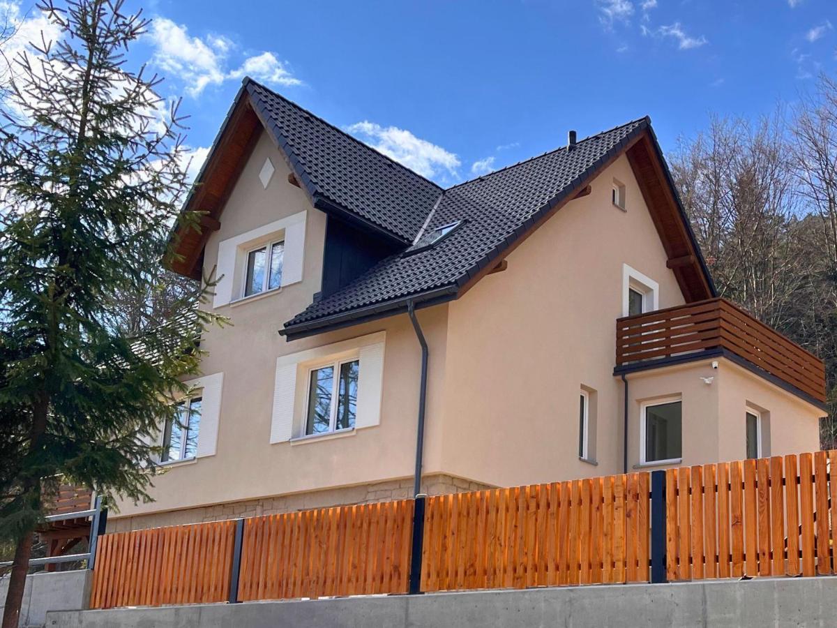 Dom Przy Czerwonym Szlaku - The Red Trail Cottage - B&B