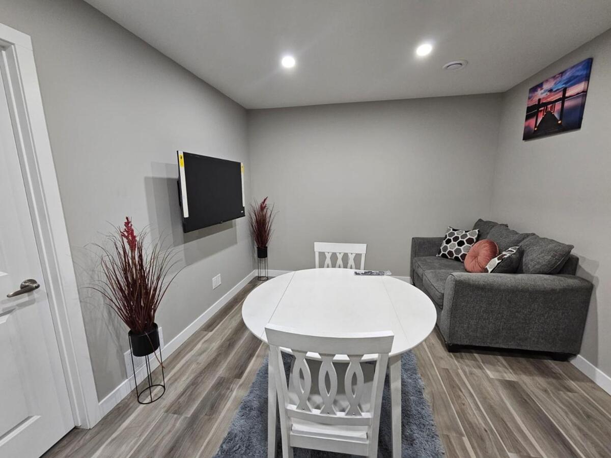 Serene Private Basement Suite in Regina - B&B Regina