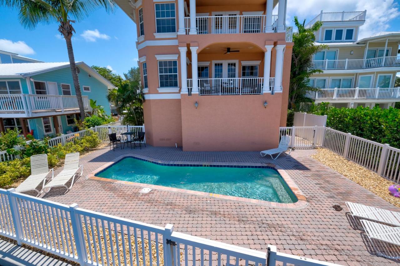 Hibiscus Hideaway Condo Walk To Historic Bridge St - Bed and Breakfast Bradenton Beach