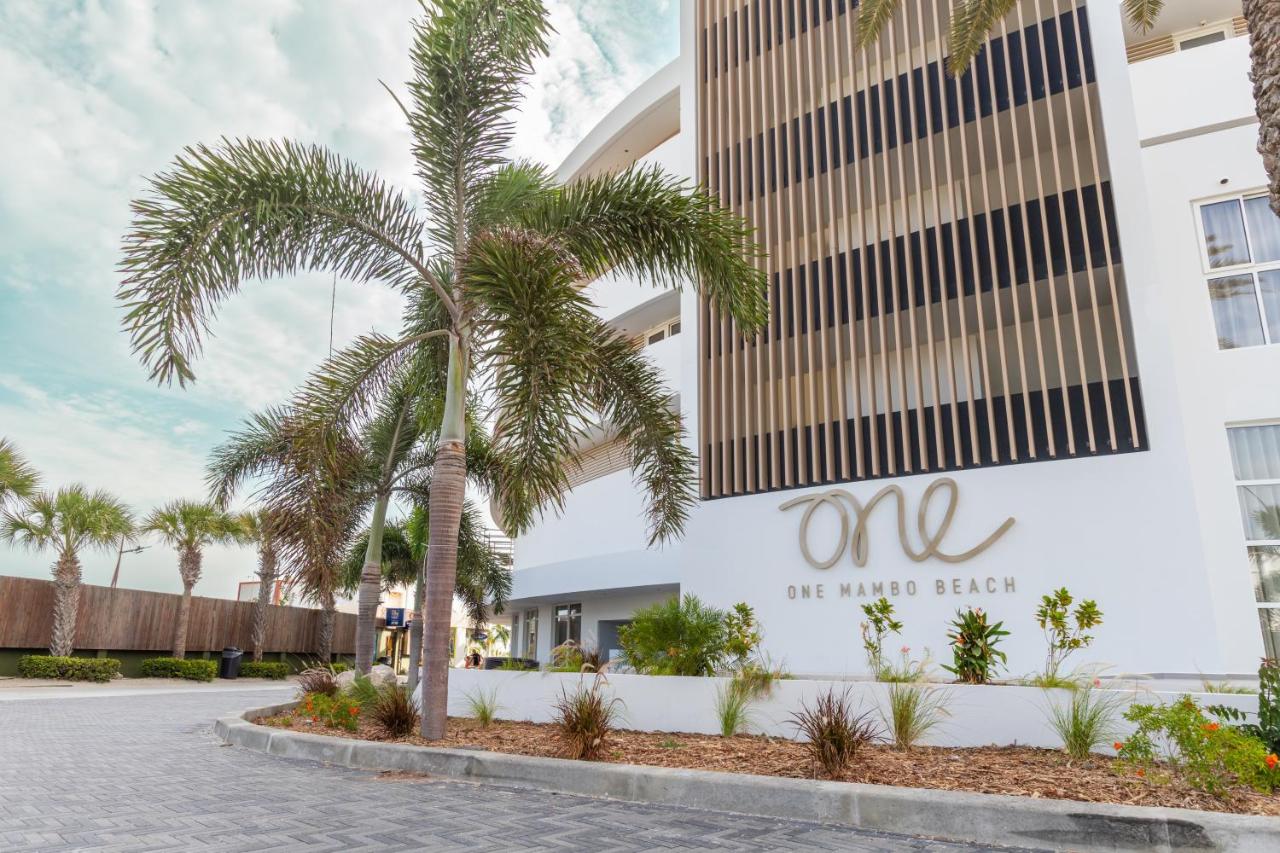 Luxe en groot appartement met directe toegang tot zwembad en strand op Mambo Beach - B&B