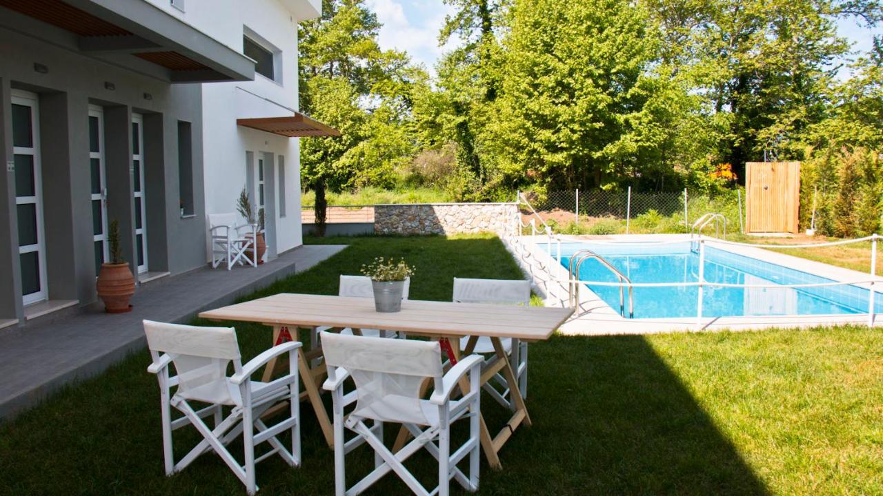 Aristotelia Gi Ikies - Olympiada Poolside Retreats - B&B