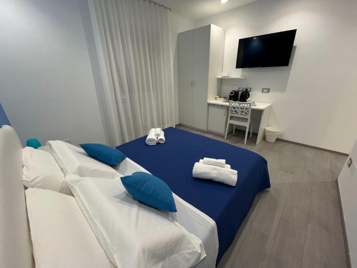 Double Room with Private Bathroom with Window 