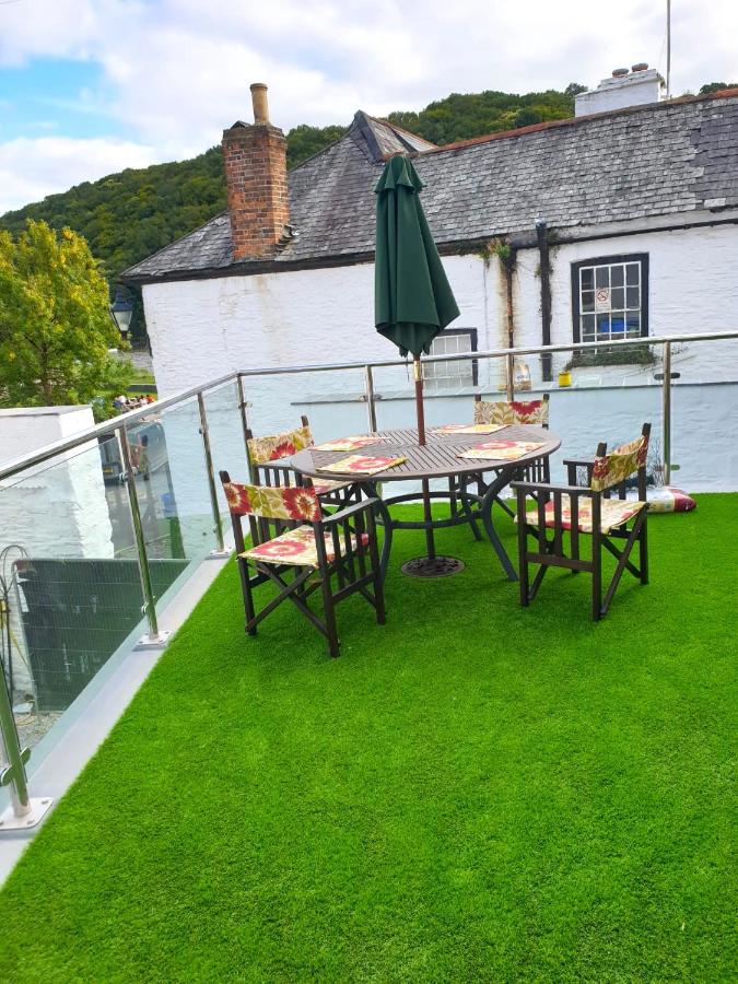 Large Open Plan Cottage with Balcony BBQ Area - B&B Calstock