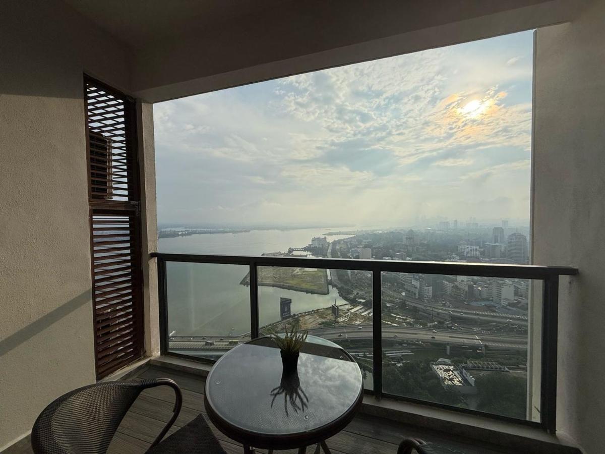 Chill Top Floor Suite 2BR at R&F CIQ - B&B Johor Bahru