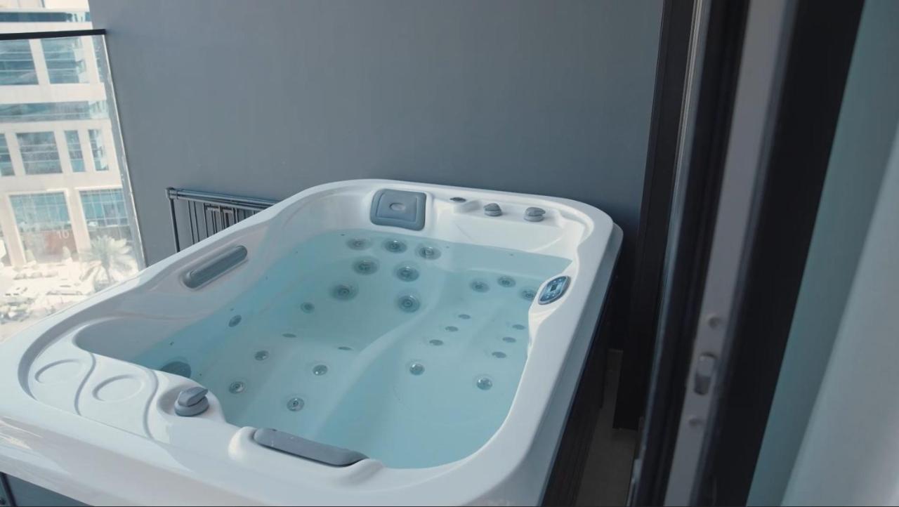 Luxury - Burj Khalifa View - Private Jacuzzi - B&B Dubai