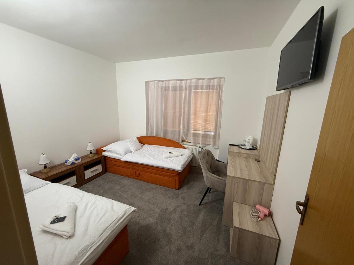 Chambre Lits Jumeaux avec Salle de Bains Privative
