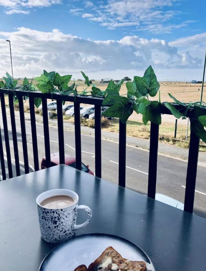 Modern Beachfront Apartment - B&B Littlehampton