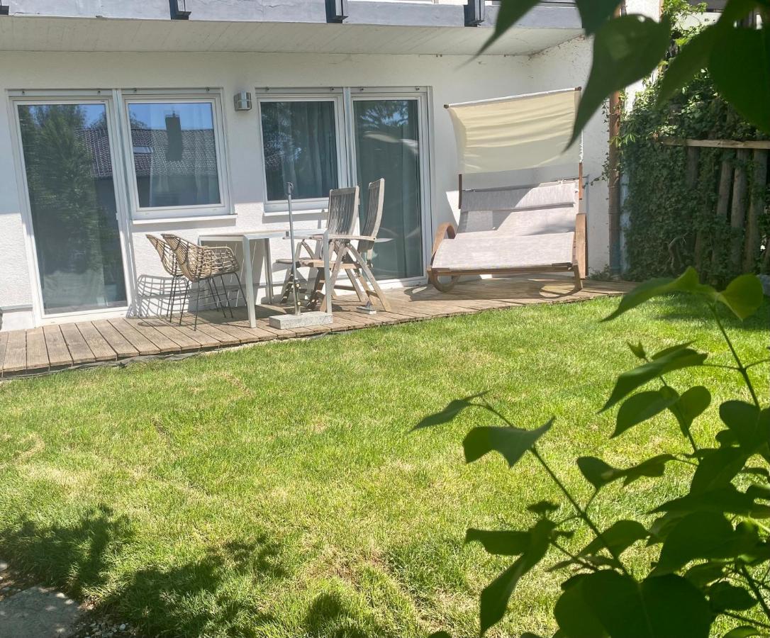 2 Zimmer Ferienwohnung mit Terrasse fußläufig zu S-Bahn nach München und See - B&B