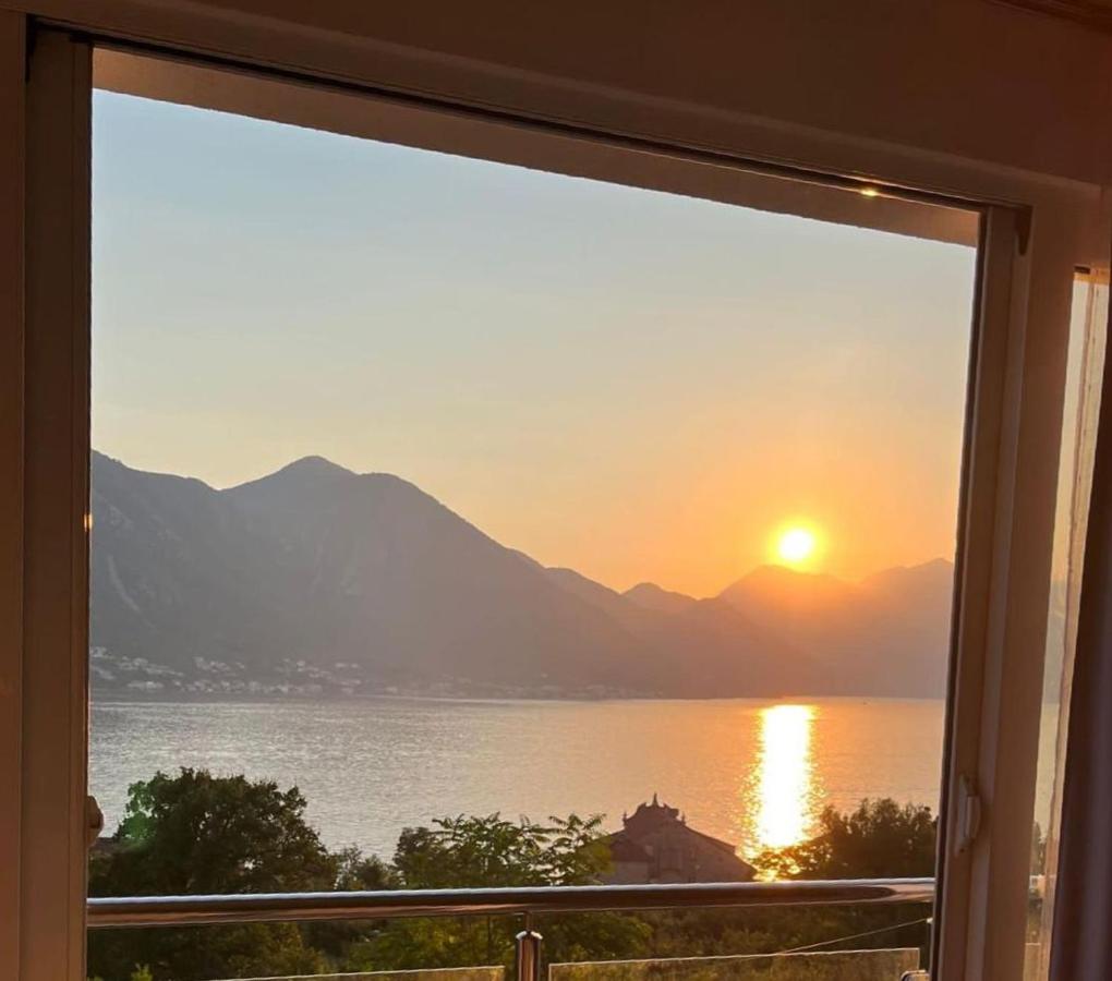 Baywatch Boka - Sun-filled Sea View - Ferienwohnung Dobrota