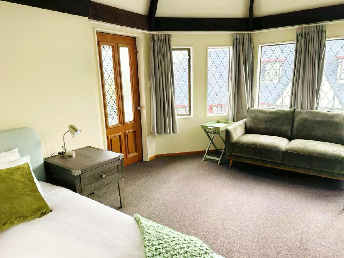 Superior One-Bedroom Apartment - Upstairs