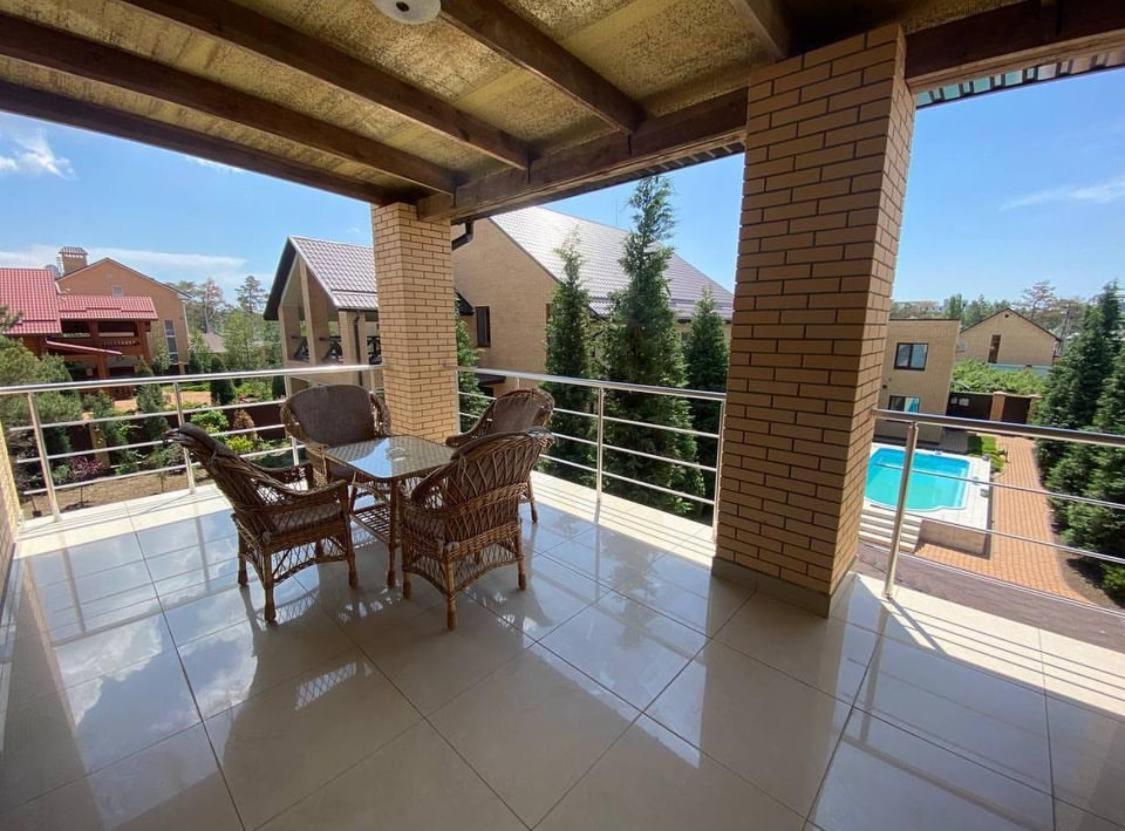 Suite mit Kingsize-Bett und Balkon