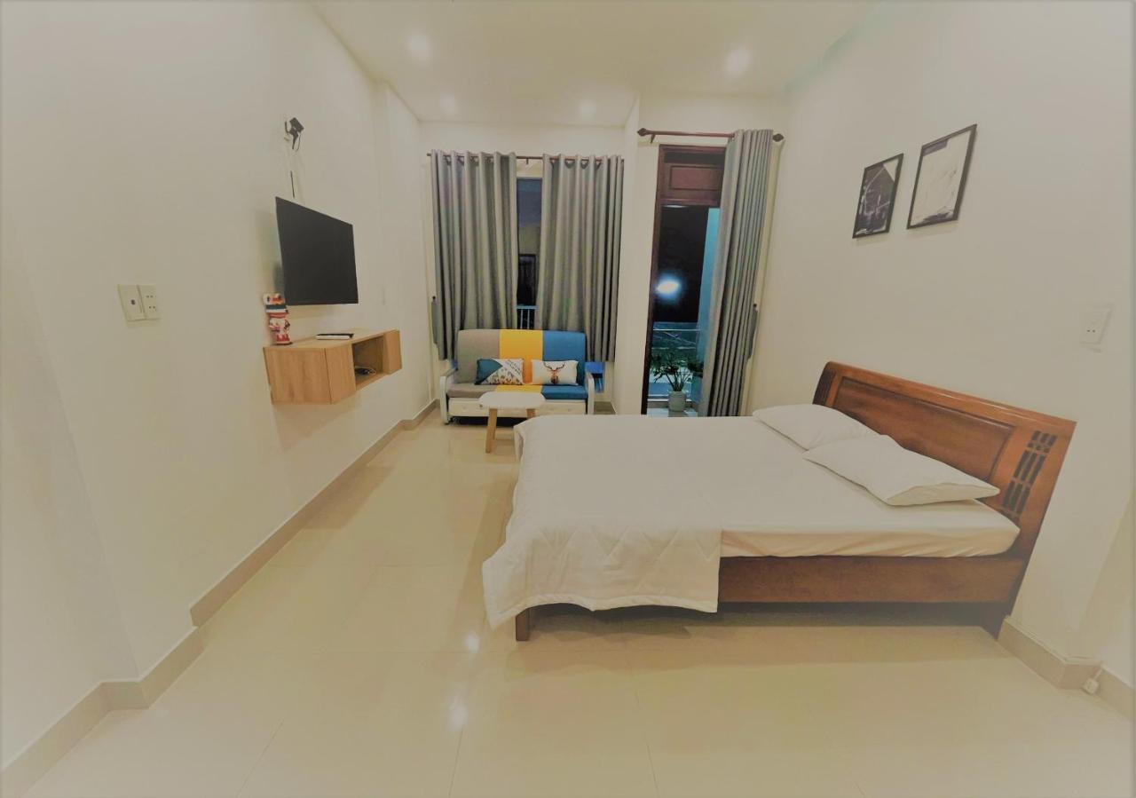One-Bedroom Apartment with Balcony and Mountain View  