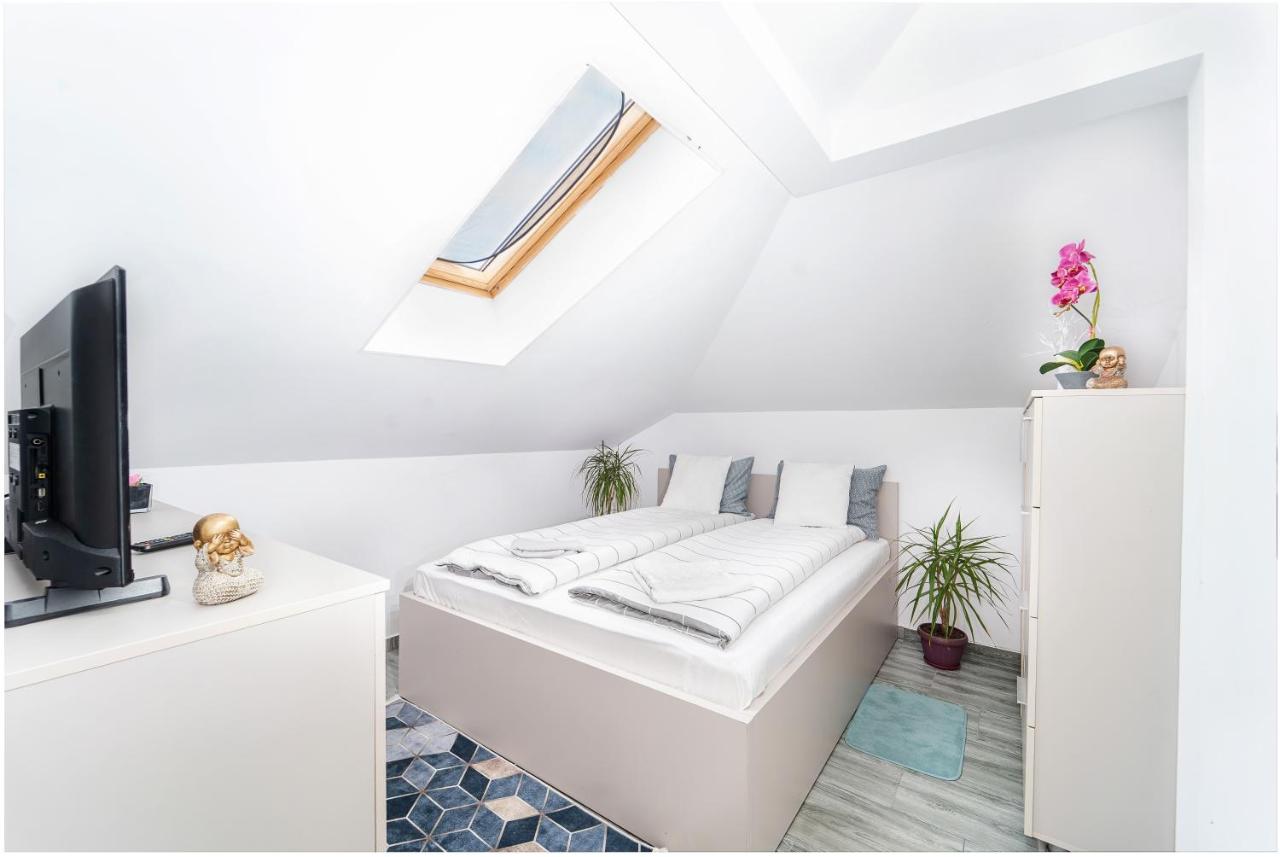 Bloc nou cu parcare privata - Hella apartament - Ferienwohnung Giroc