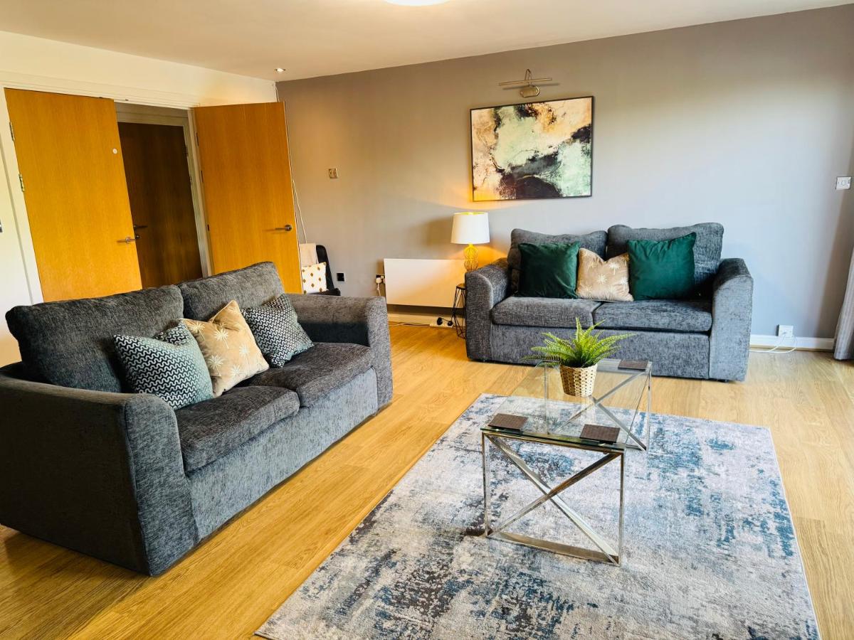 Stylish 2 Bed Apt with River Views & Parking - City Centre & Bay - B&B Cardiff