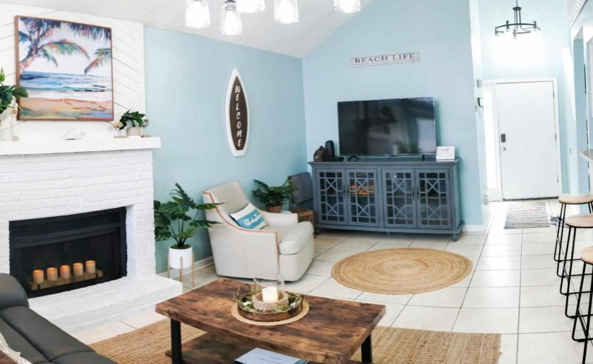 Sand Dollar Jewel Luxury Beach home, steps from pool & ocean,pets ok - B&B