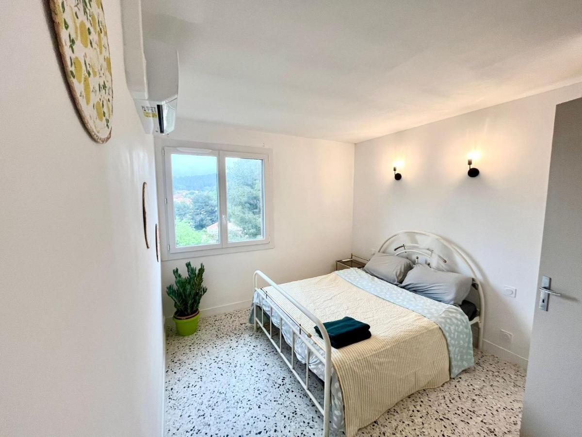 Standard Double Room with Shared Bathroom
