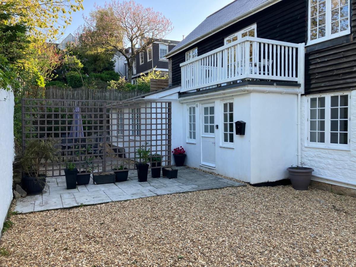 Lovely cottage in Penryn centre with parking - B&B