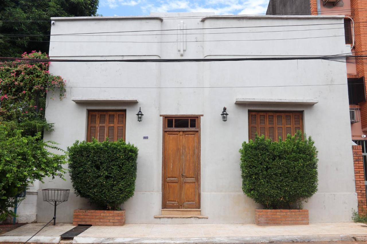 Depto privado con jardín y piscina en casa colonial - Centro de Asunción - B&B