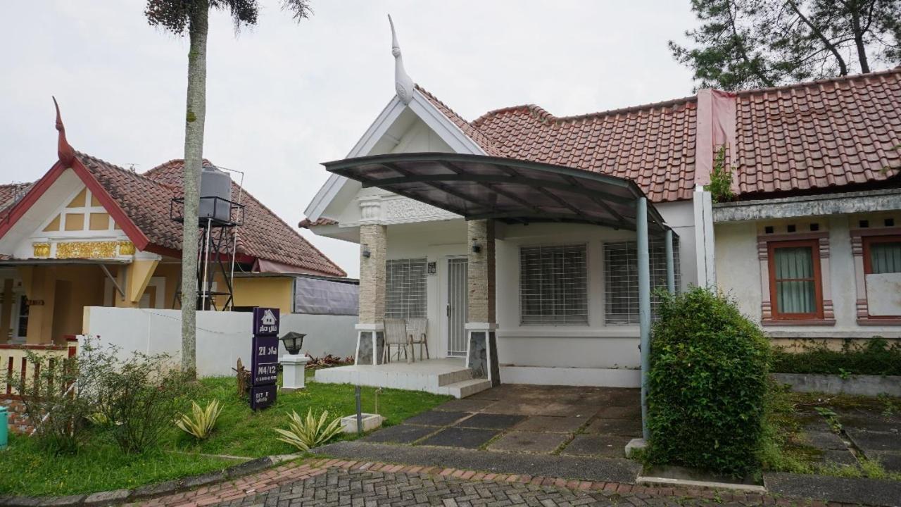 Diyar Villas Puncak M4/12 - Bed and Breakfast