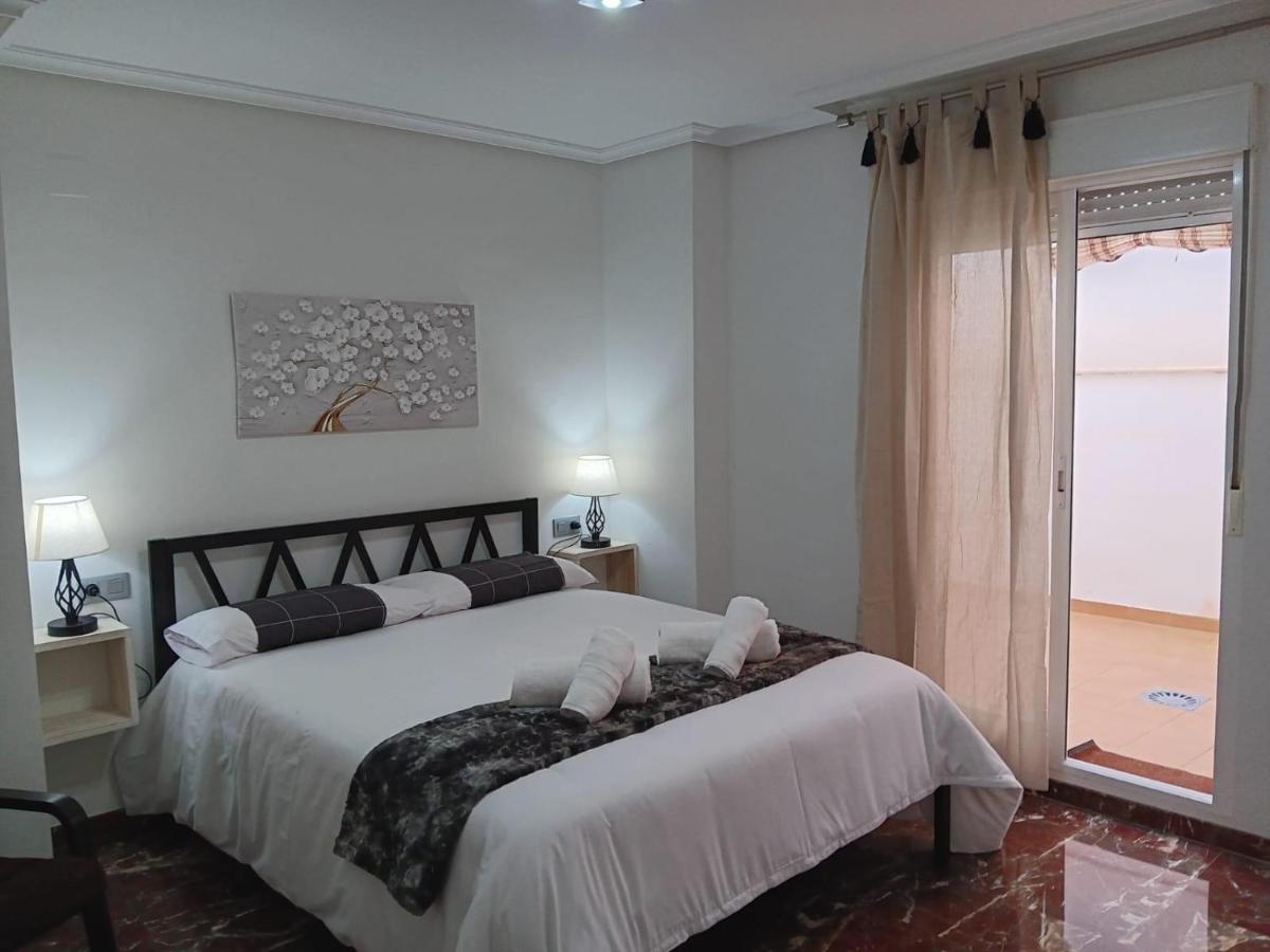 Plaza Ayuntamiento 2 habitaciones con Parking Pondos - B&B