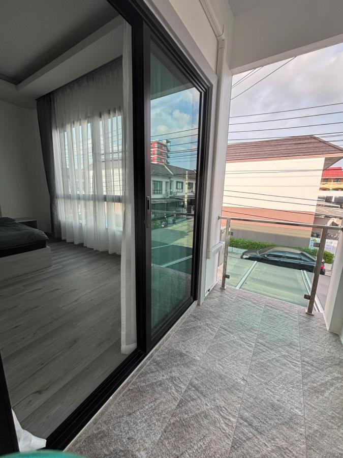 Pattaya Golden Shield Holiday Villa - Bed and Breakfast