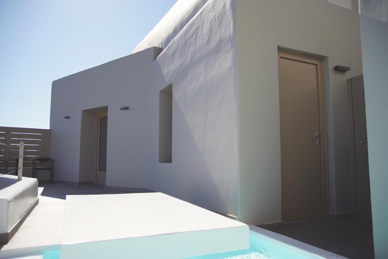 Split level Diamond Suite with Private Pool and Caldera View