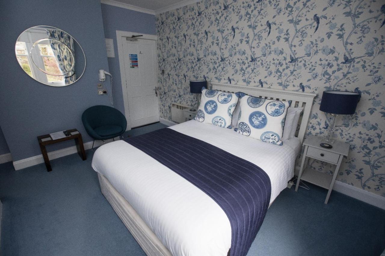 Zimmer mit Kingsize-Bett