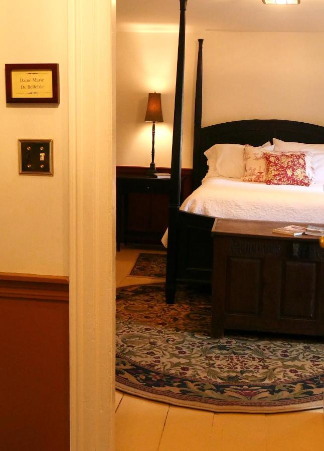 Queen Room with Garden View