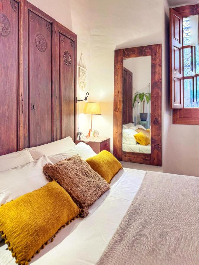 Deluxe One-Bedroom Apartment