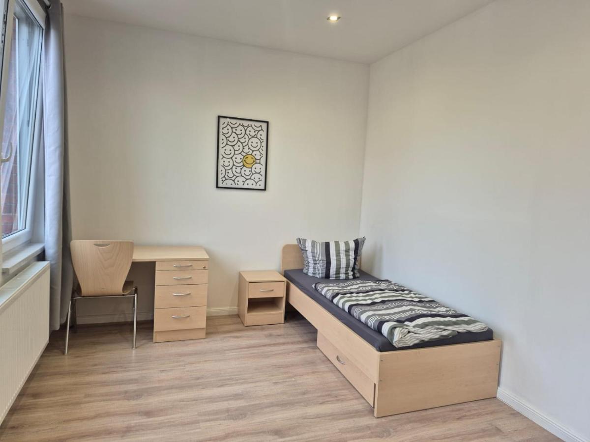 Tweepersoonskamer met 2 Aparte Bedden en Gedeelde Badkamer