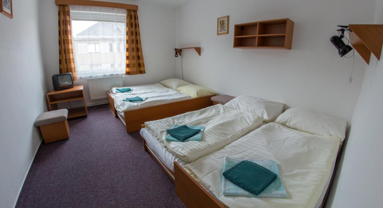 Vierbettzimmer mit Gemeinschaftsbad