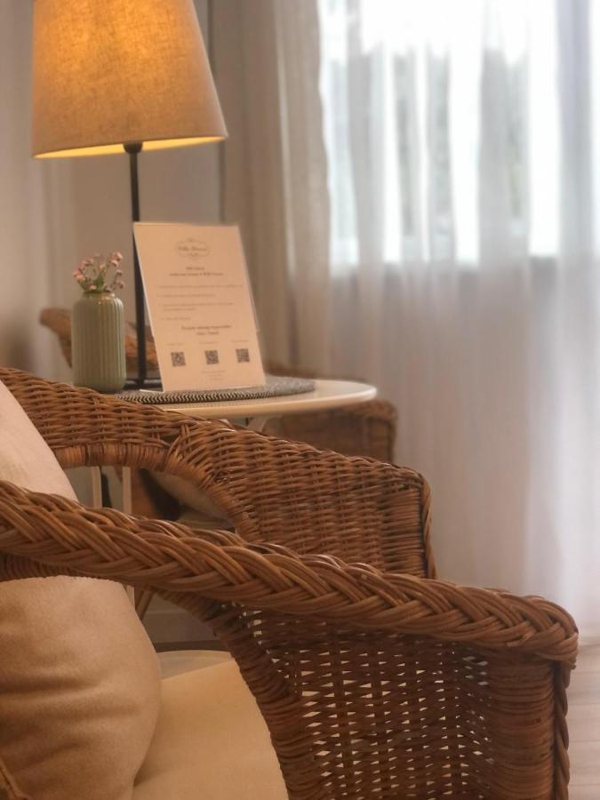 Doppel-/Zweibettzimmer mit Balkon