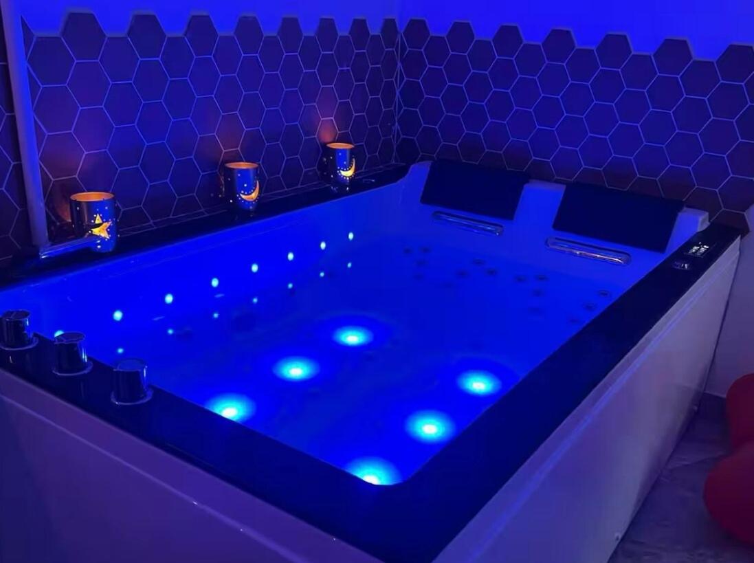 Instant Douceur Suite Jacuzzi - Bed and Breakfast Saintry-sur-Seine