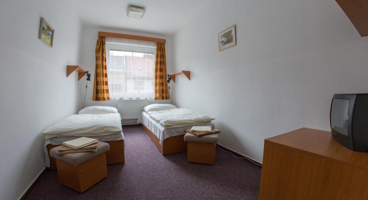 Doppel-/Zweibettzimmer mit Gemeinschaftsbad