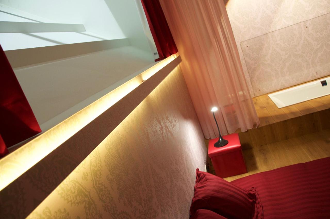 Honeymoon Suite