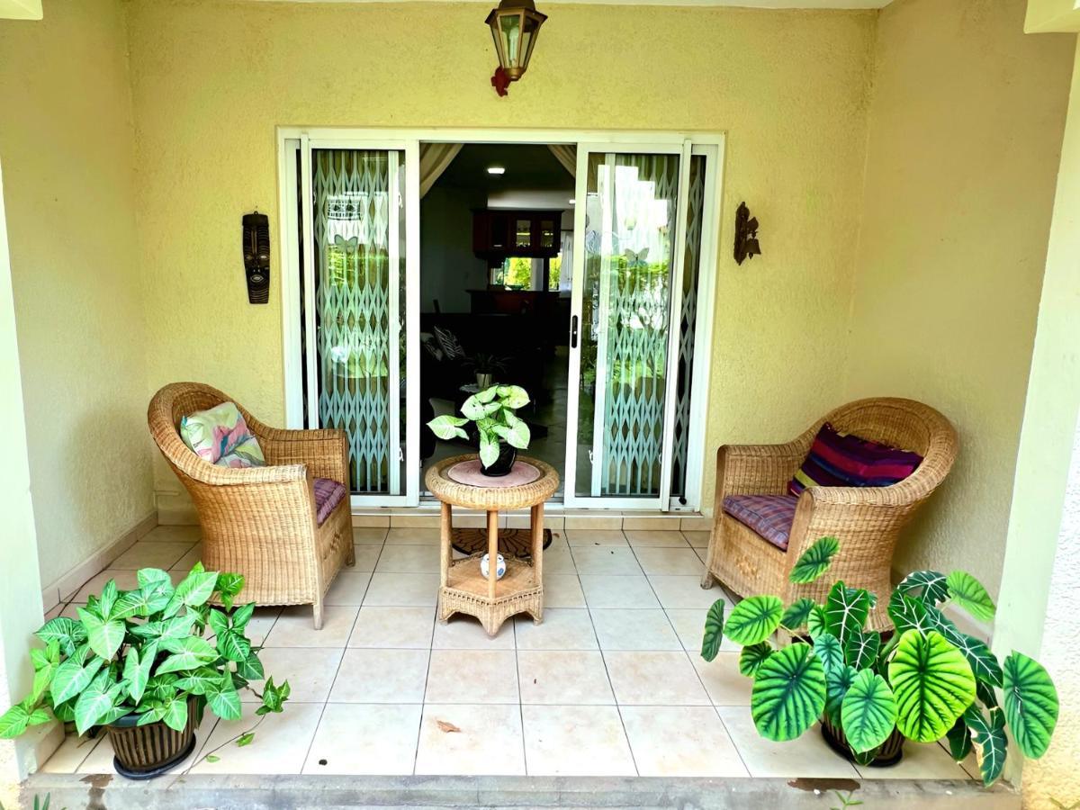 3 bedroom Ground Floor beach Flic en Flac - Bed and Breakfast Flic en Flac