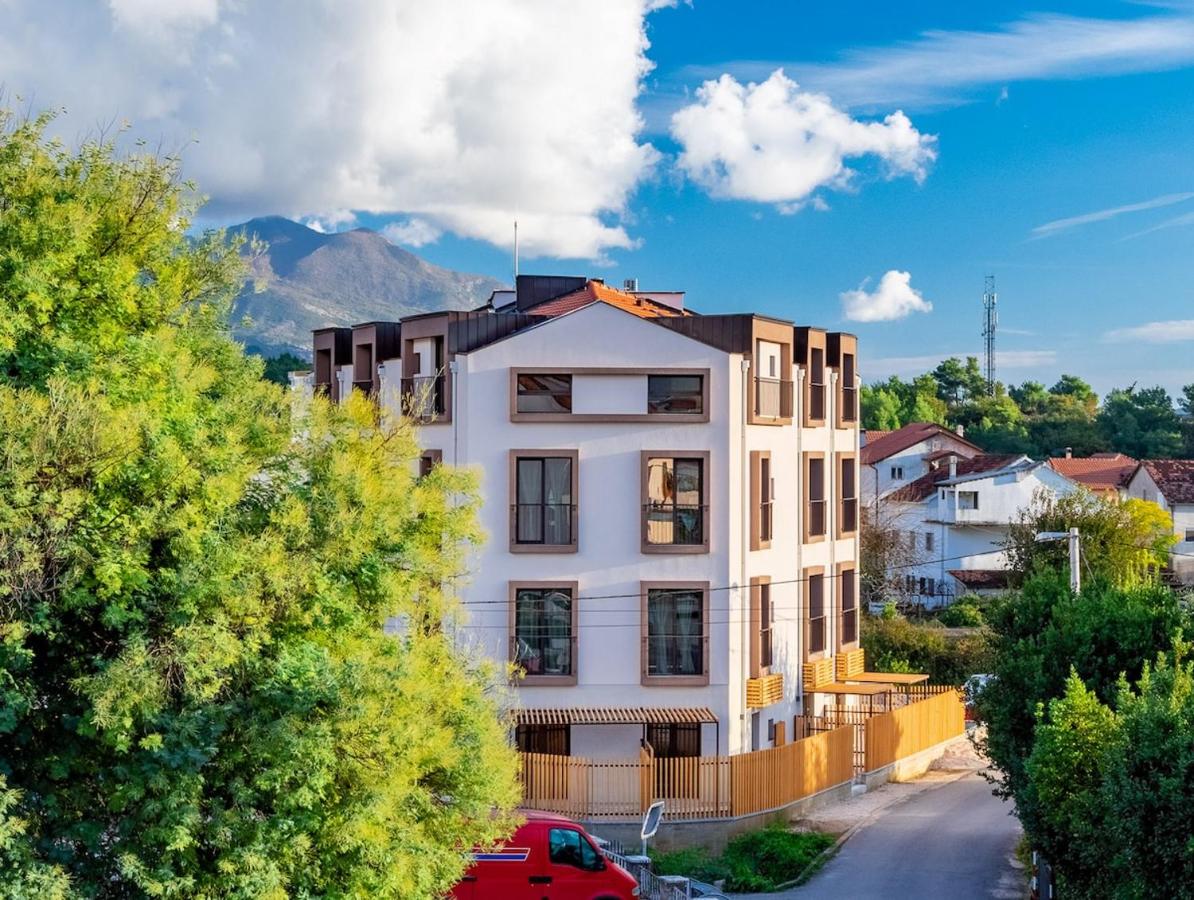Mini Condos 3 D1, Ground floor with private patio - B&B Teodo