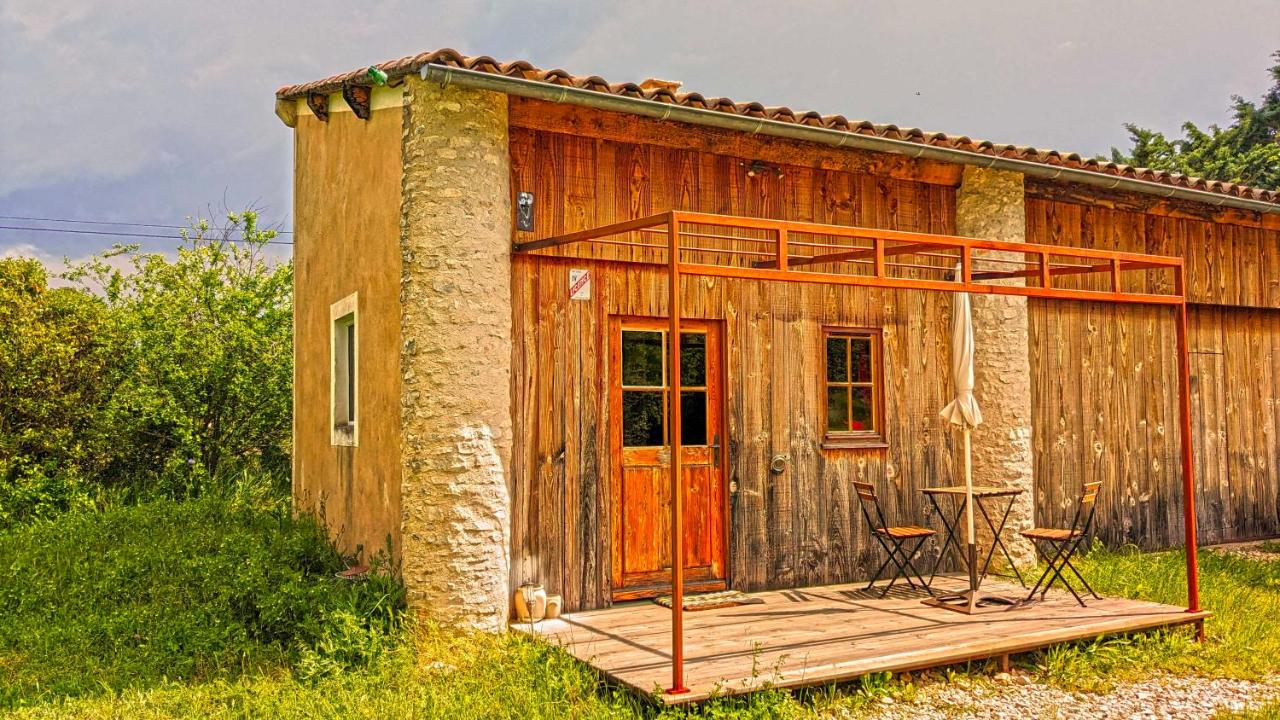 Maisonnette avec accès piscine - Bed and Breakfast