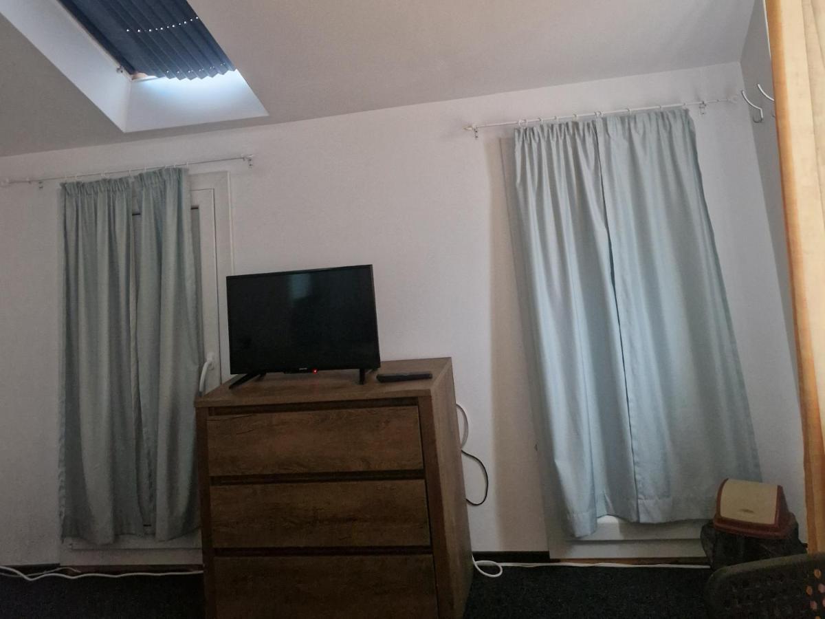 Dreibettzimmer mit Gemeinschaftsbad