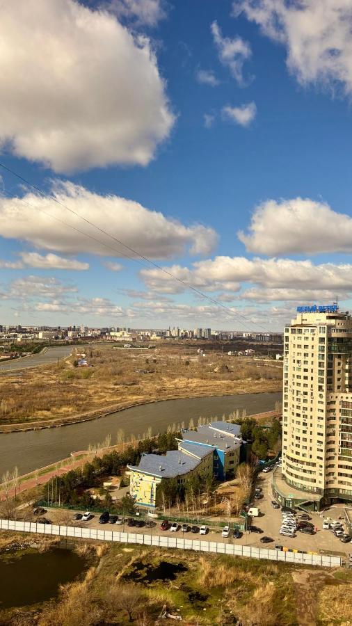Просторная квартира у Набережной в ЖК Симфония - B&B Astana