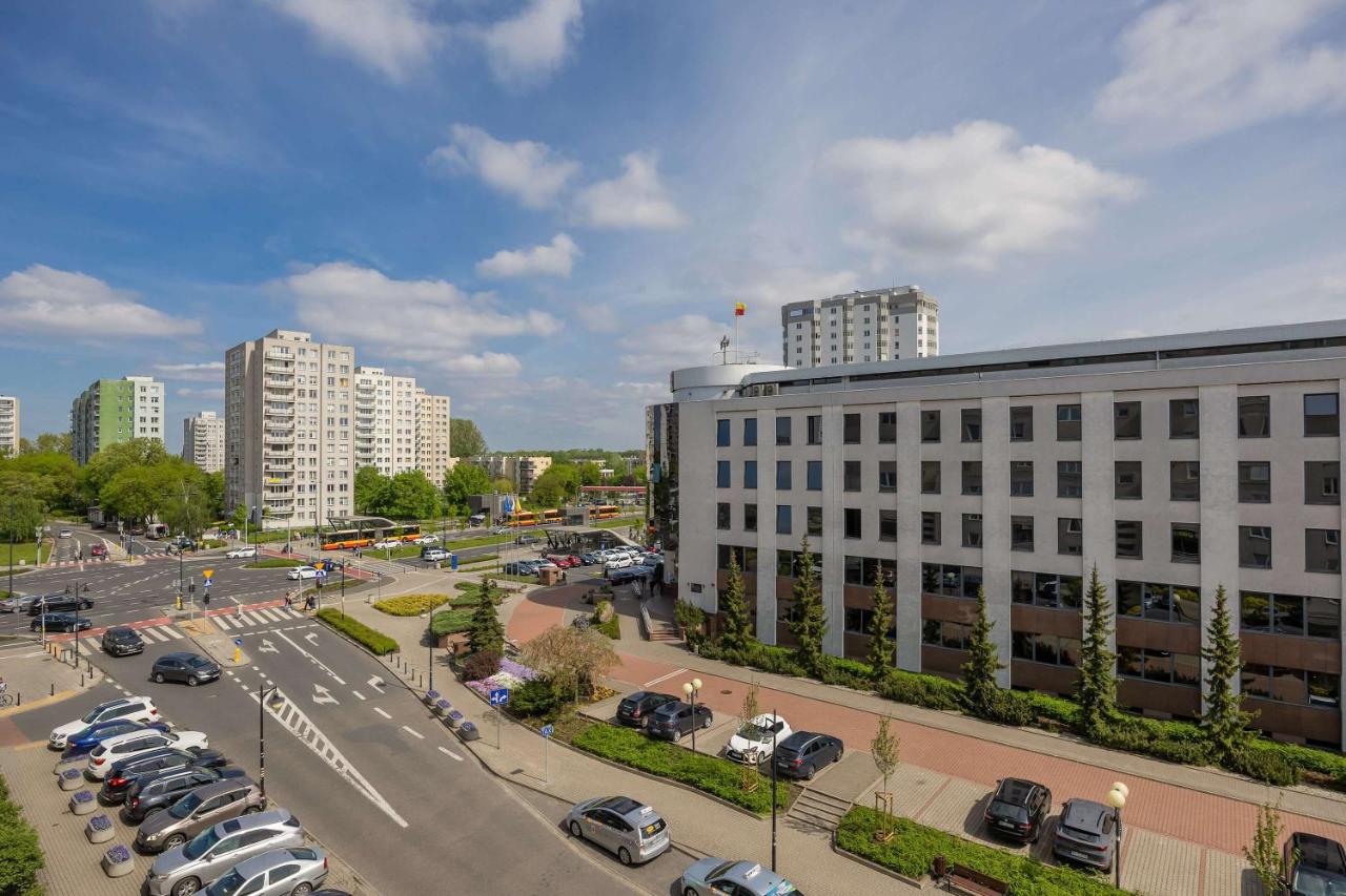 Modern and Bright Apartment with Parking Perfect for Remote Working by Noclegi Renters - B&B
