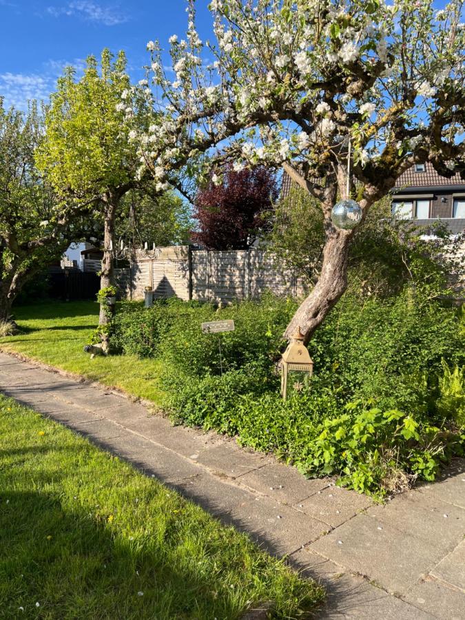 "Ohuus" Ferienhaus mit Garten - B&B Büsum