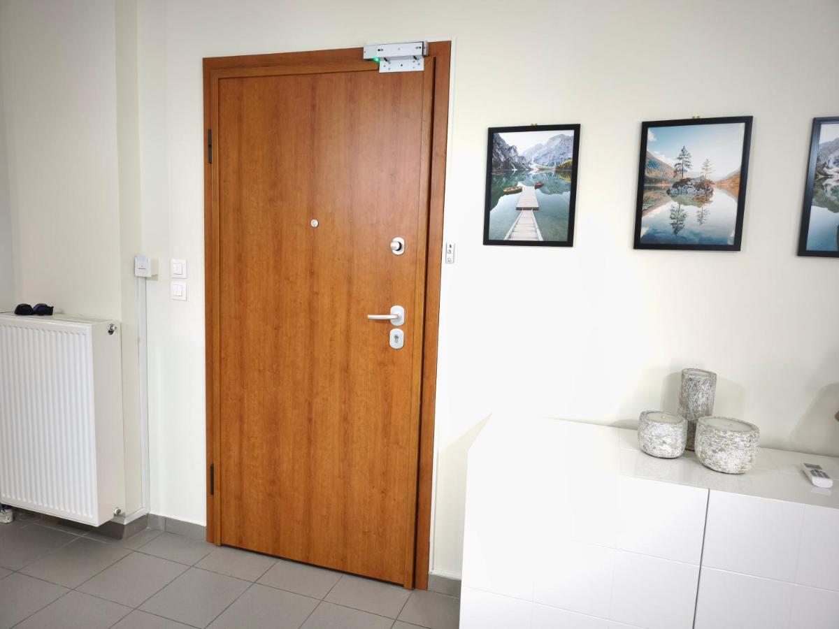 Luxury Apartment on Eleutherias Sq 50m from Metro - B&B Piraeus