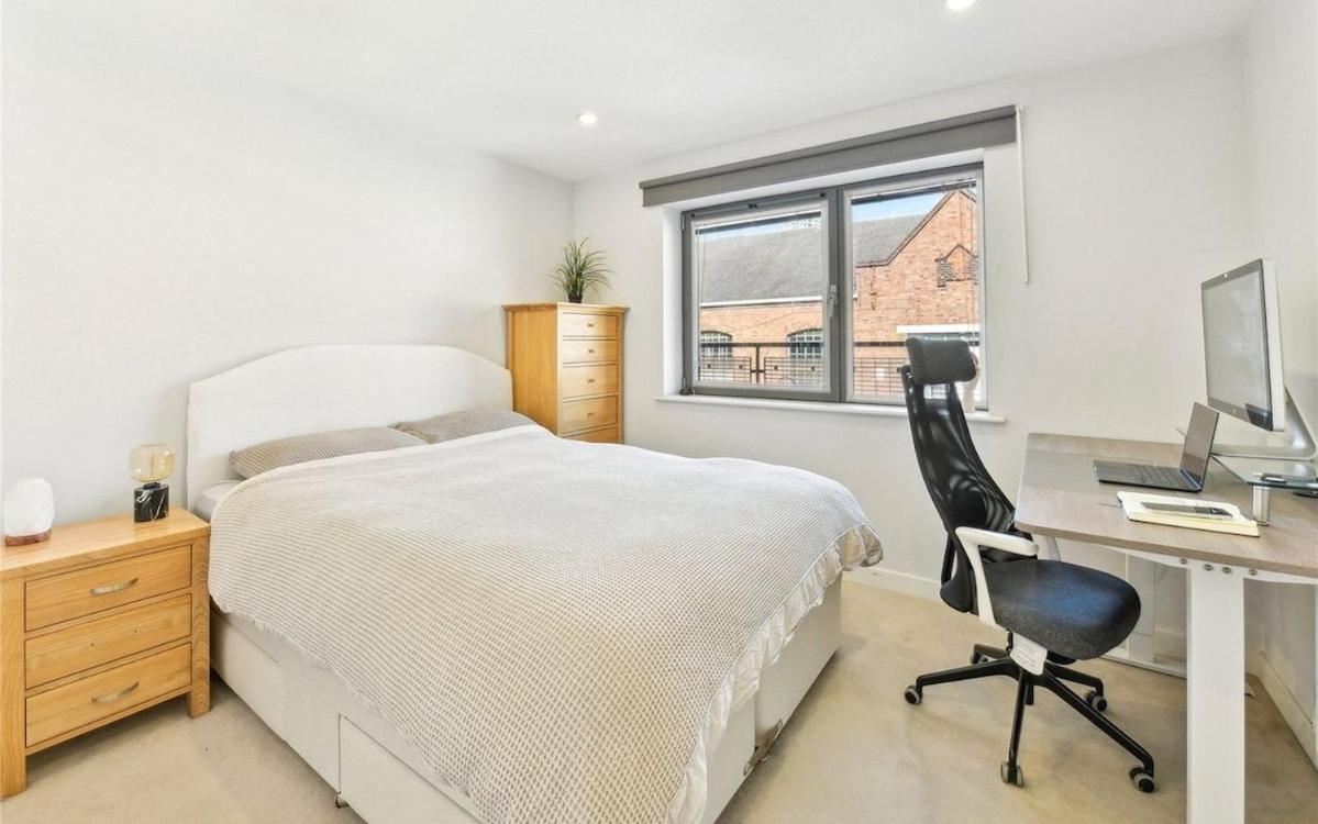 One-Bedroom Apartment - Non-Smoking